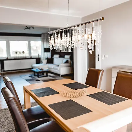 Me Homes - Grosse Moderne Designer-Wohnung Fuer Urlaub Und Business - Mit Kueche, Buero, Balkon Und 2 Parkplaetzen Bayreuth Exterior photo