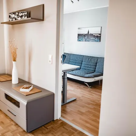 Me Homes - Grosse Moderne Designer-Wohnung Fuer Urlaub Und Business - Mit Kueche, Buero, Balkon Und 2 Parkplaetzen Bayreuth Exterior photo