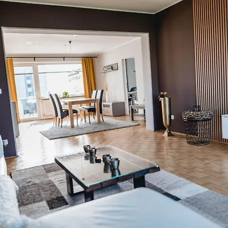 Me Homes - Grosse Moderne Designer-Wohnung Fuer Urlaub Und Business - Mit Kueche, Buero, Balkon Und 2 Parkplaetzen Bayreuth Exterior photo