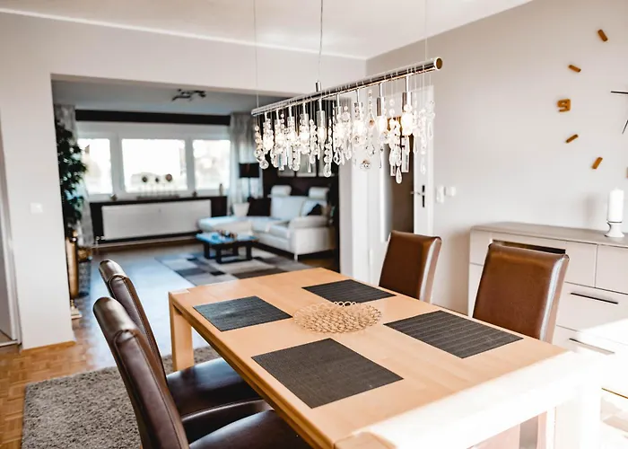 Me Homes - Grosse Moderne Designer-Wohnung Fuer Urlaub Und Business - Mit Kueche, Buero, Balkon Und 2 Parkplaetzen