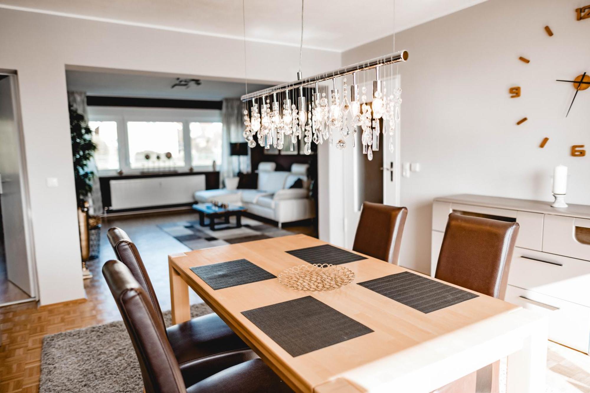 Me Homes - Grosse Moderne Designer-wohnung Fuer Urlaub Und Business - Mit Kueche, Buero, Balkon Und 2 Parkplaetzen Bayreuth