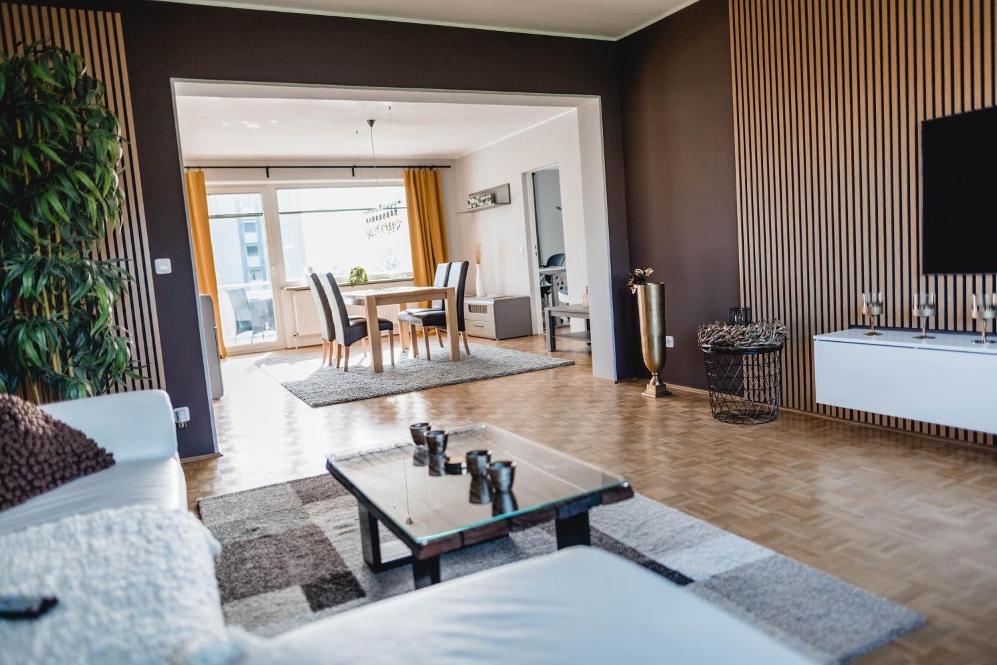 Apartment Me Homes - Grosse Moderne Designer-wohnung Fuer Urlaub Und Business - Mit Kueche, Buero, Balkon Und 2 Parkplaetzen *