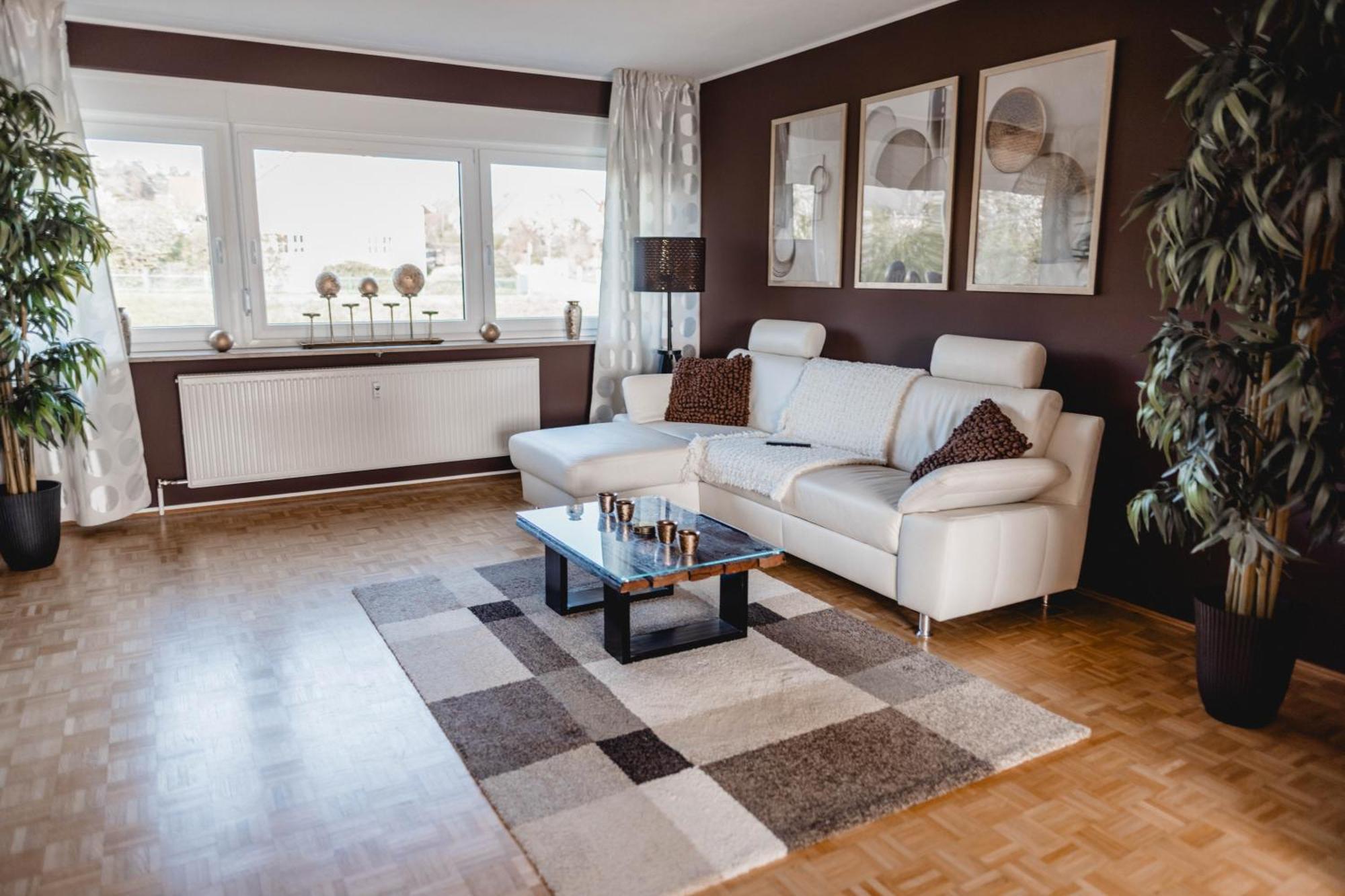 Me Homes - Grosse Moderne Designer-wohnung Fuer Urlaub Und Business - Mit Kueche, Buero, Balkon Und 2 Parkplaetzen Bayreuth