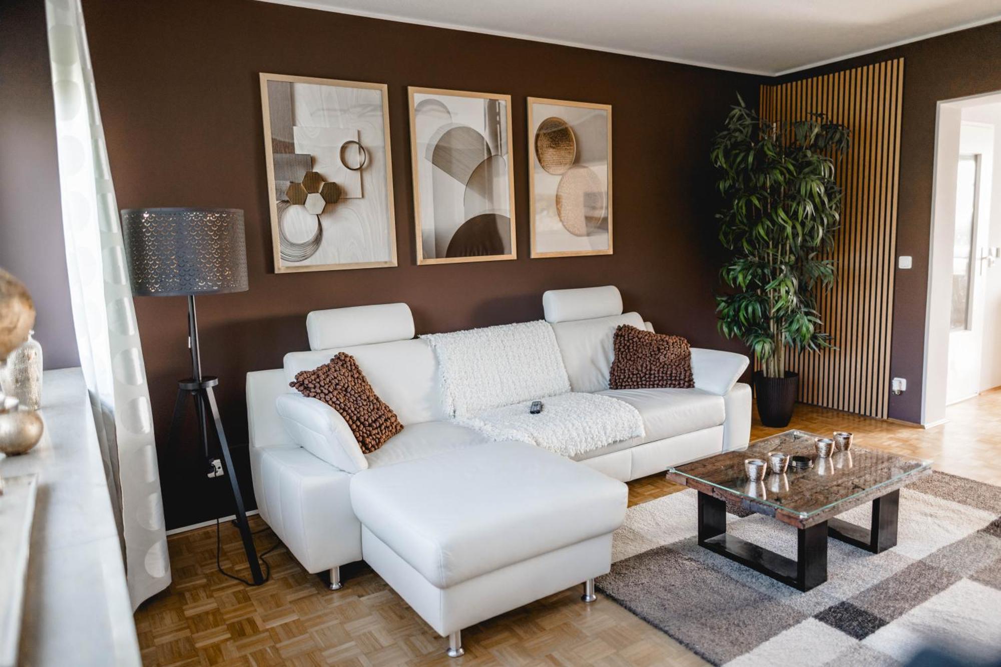 Apartment Me Homes - Grosse Moderne Designer-wohnung Fuer Urlaub Und Business - Mit Kueche, Buero, Balkon Und 2 Parkplaetzen Bayreuth