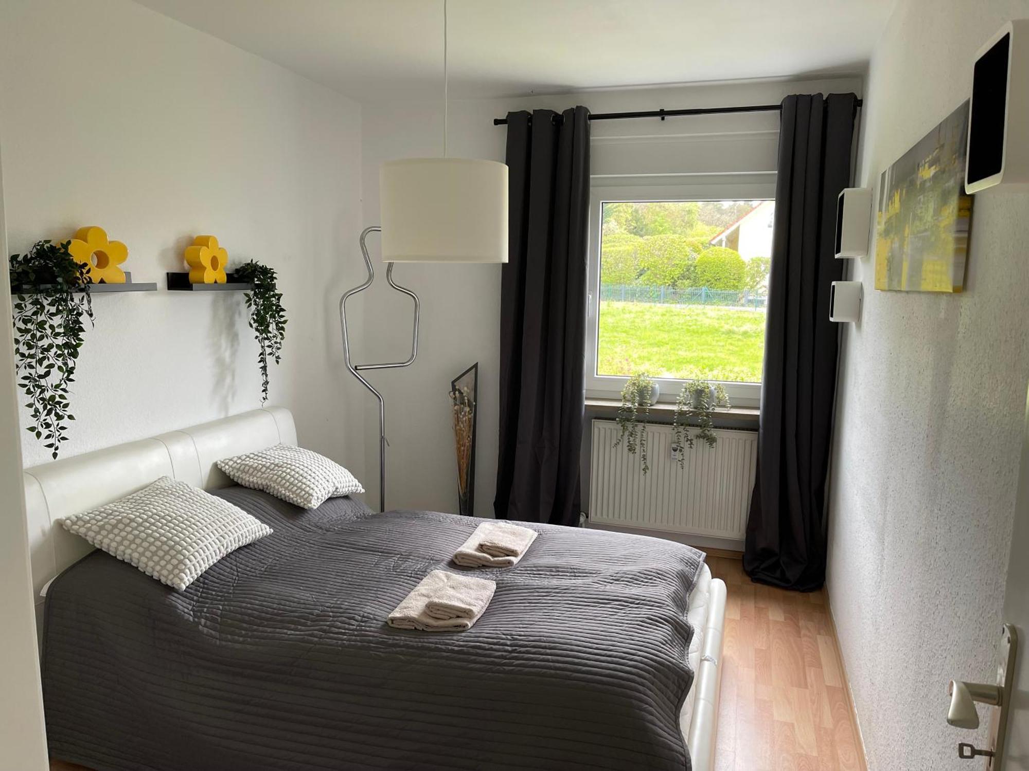 Apartment Me Homes - Grosse Moderne Designer-wohnung Fuer Urlaub Und Business - Mit Kueche, Buero, Balkon Und 2 Parkplaetzen