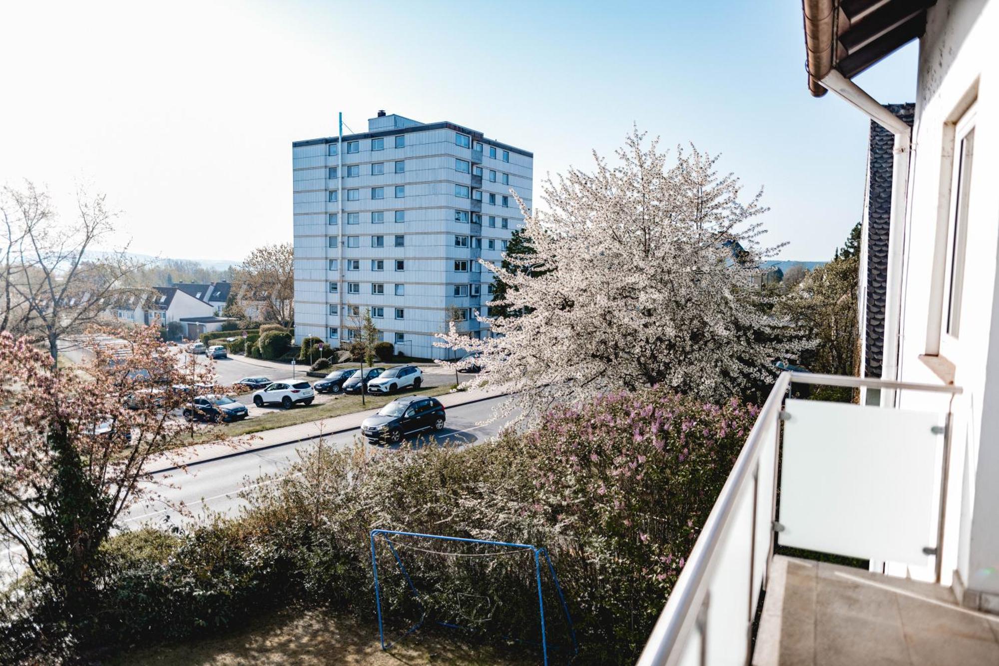 Me Homes - Grosse Moderne Designer-wohnung Fuer Urlaub Und Business - Mit Kueche, Buero, Balkon Und 2 Parkplaetzen Bayreuth