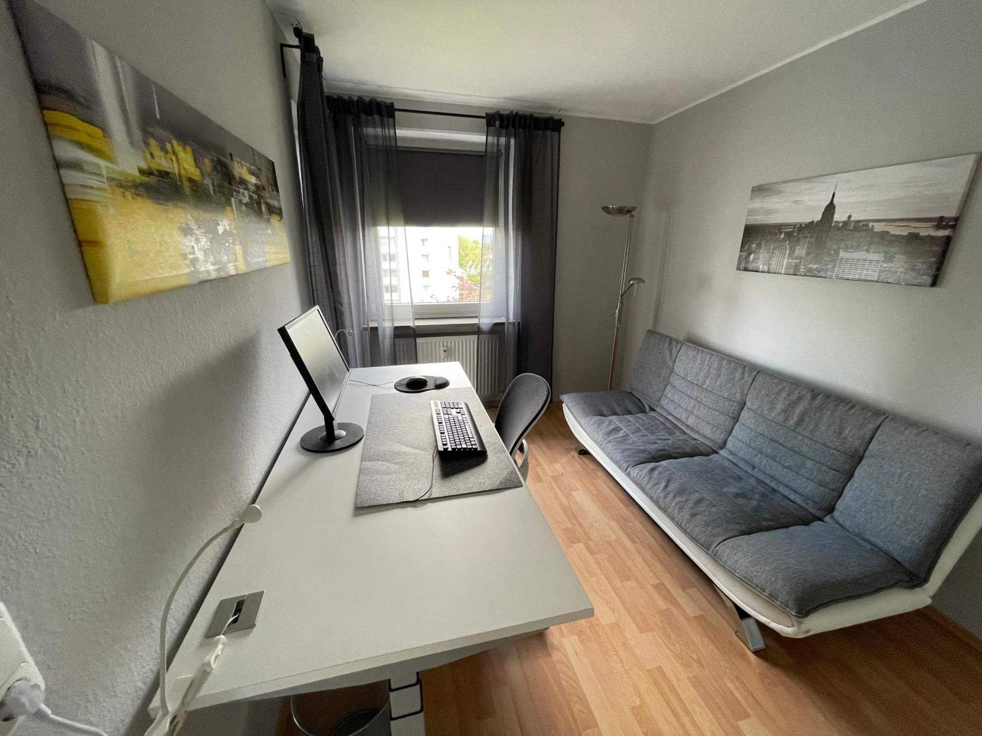 Apartment Me Homes - Grosse Moderne Designer-wohnung Fuer Urlaub Und Business - Mit Kueche, Buero, Balkon Und 2 Parkplaetzen